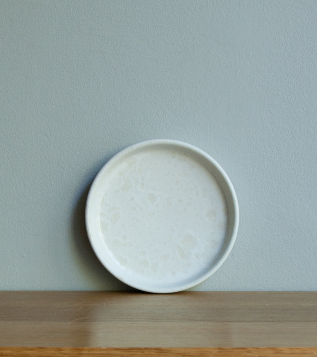 Medium Rimmed Plate 4 Ivory White Glaze Kasper Würtz - Image 4