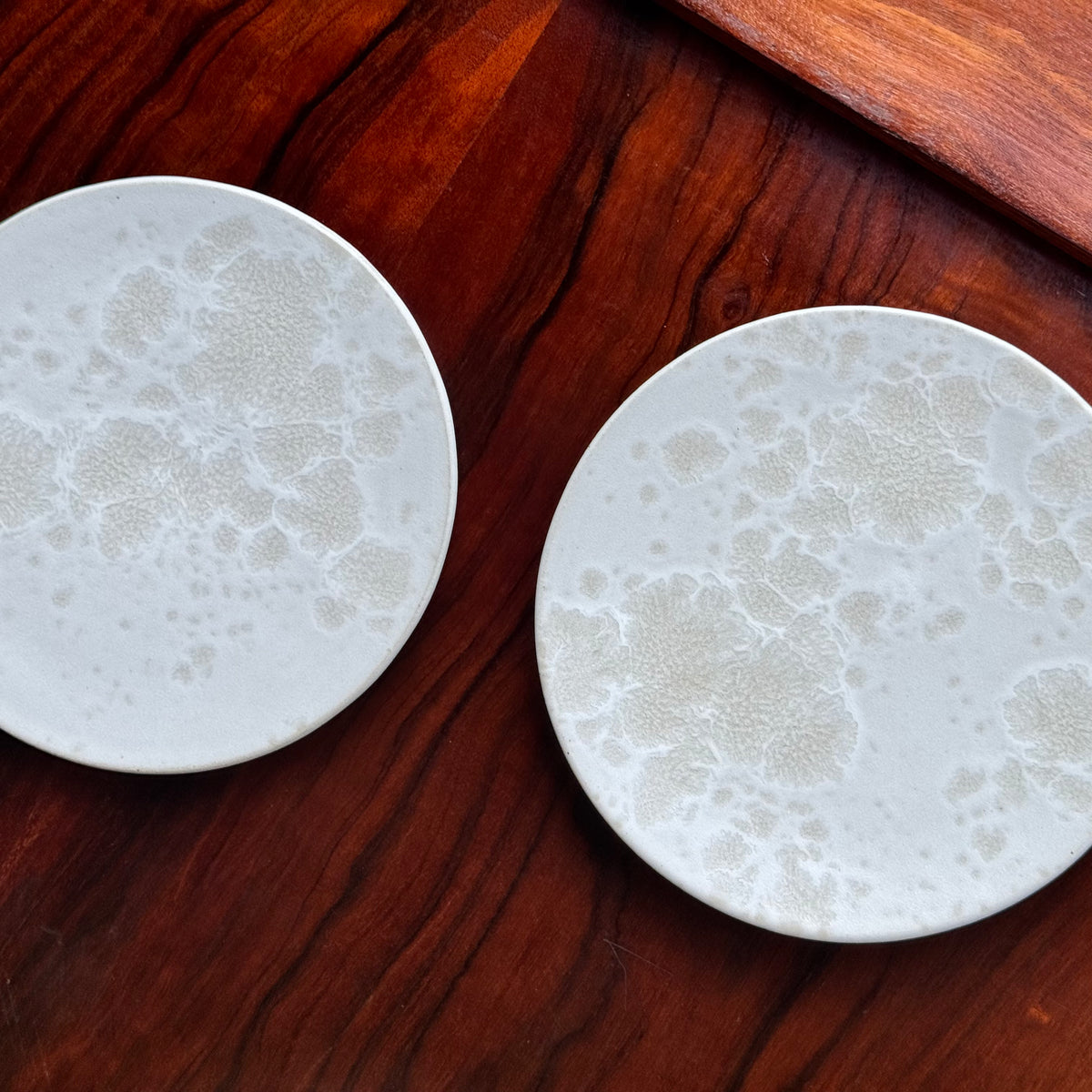 Small flat plate by Würtz, featuring an ivory Shape 3’ glaze. Handcrafted with signature Nordic craftsmanship, this ceramic piece showcases Würtz’s refined balance of form and texture.