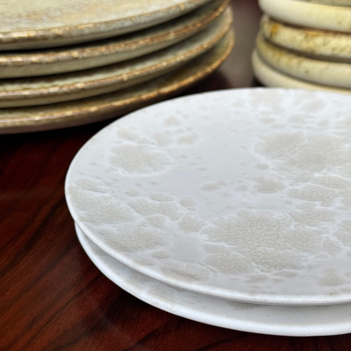 Small flat plate by Würtz, featuring an ivory Shape 3’ glaze. Handcrafted with signature Nordic craftsmanship, this ceramic piece showcases Würtz’s refined balance of form and texture.