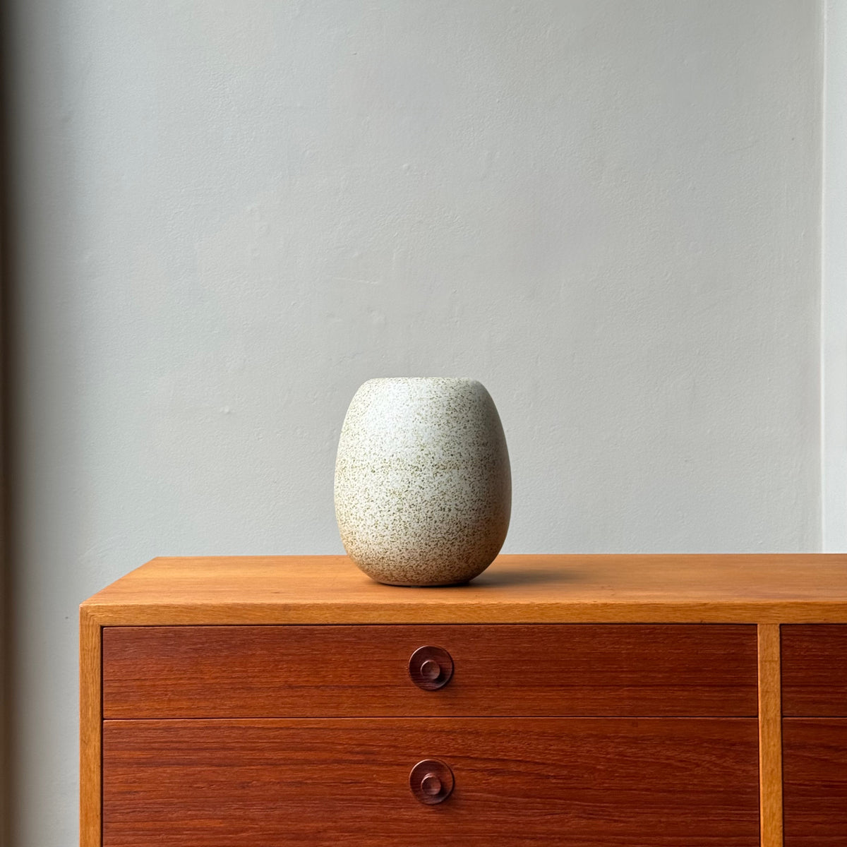 Small Ovoid Vase/ Cream