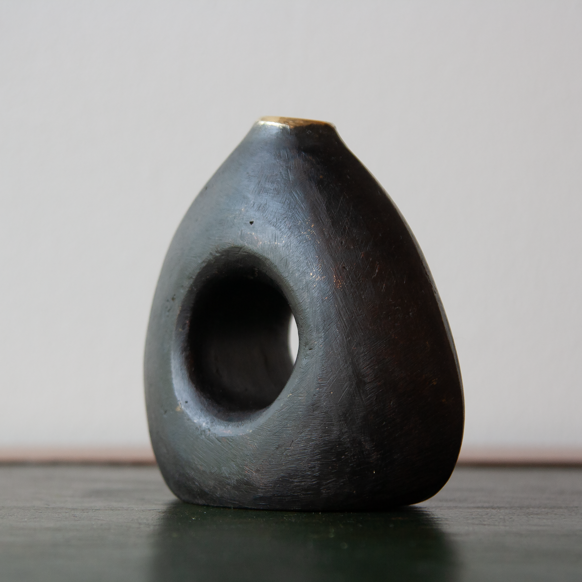 See-Through Vase #3787 by Werkstätte Carl Auböck, a sculptural solid brass object showcasing the workshop’s signature modernist design. This elegantly crafted piece blends functionality with artistic form, embodying Auböck’s timeless aesthetic.