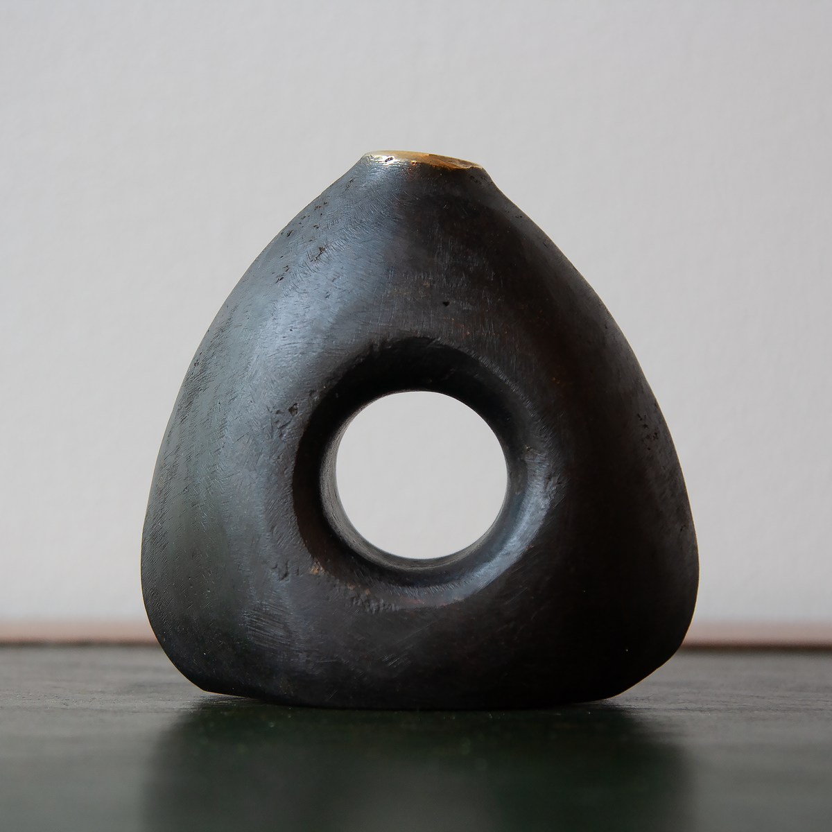 See-Through Vase #3787 by Werkstätte Carl Auböck, a sculptural solid brass object showcasing the workshop’s signature modernist design. This elegantly crafted piece blends functionality with artistic form, embodying Auböck’s timeless aesthetic.