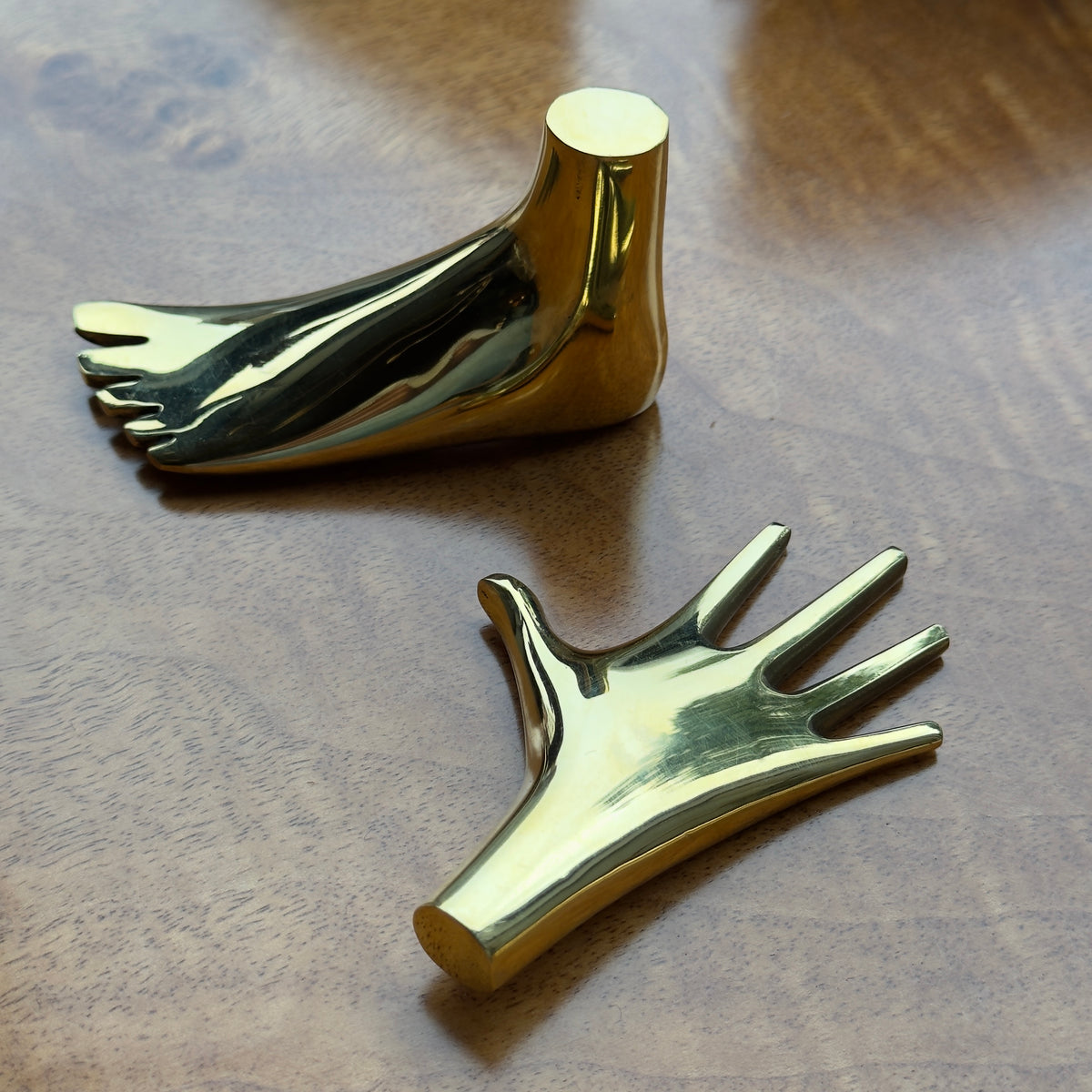 A foot-shaped paperweight designed by Carl Auböck II, made of cast brass in Vienna. This modernist piece showcases the distinctive craftsmanship and playful design typical of Auböck's work.