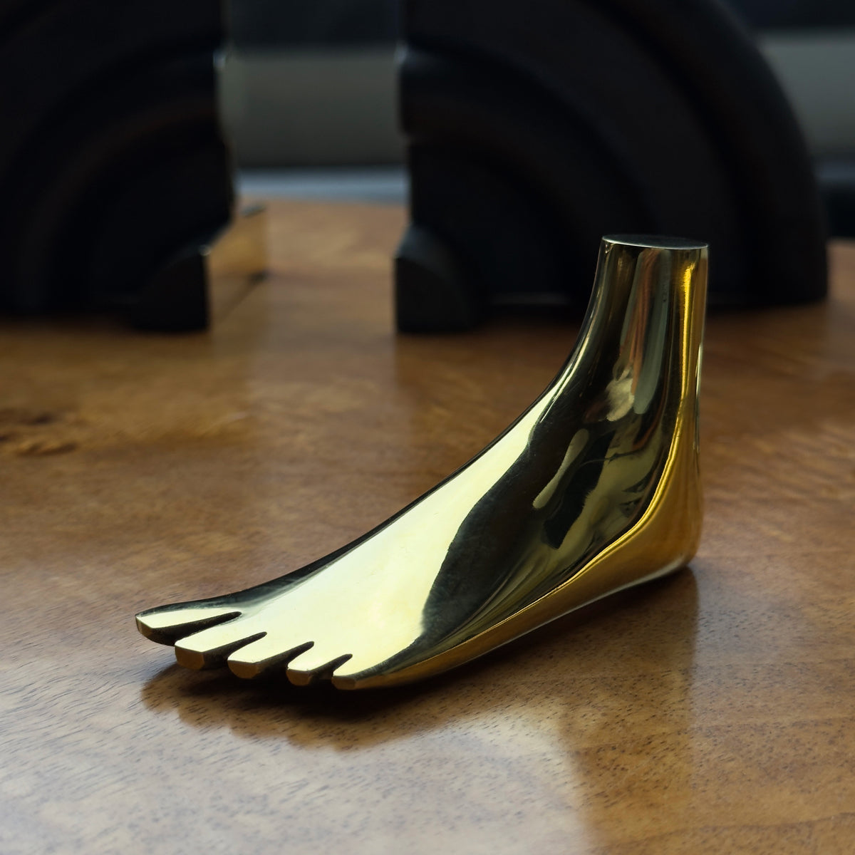 A foot-shaped paperweight designed by Carl Auböck II, made of cast brass in Vienna. This modernist piece showcases the distinctive craftsmanship and playful design typical of Auböck's work.