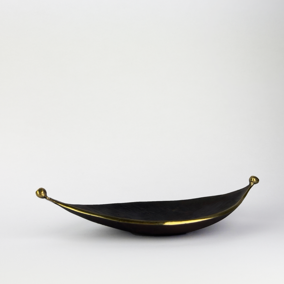 A midcentury leaf tray by Carl Auböck, available at Sigmar London. Crafted in brass with a textured finish, this versatile piece serves as an ashtray or decorative tray, exemplifying modern design and fine Austrian craftsmanship.