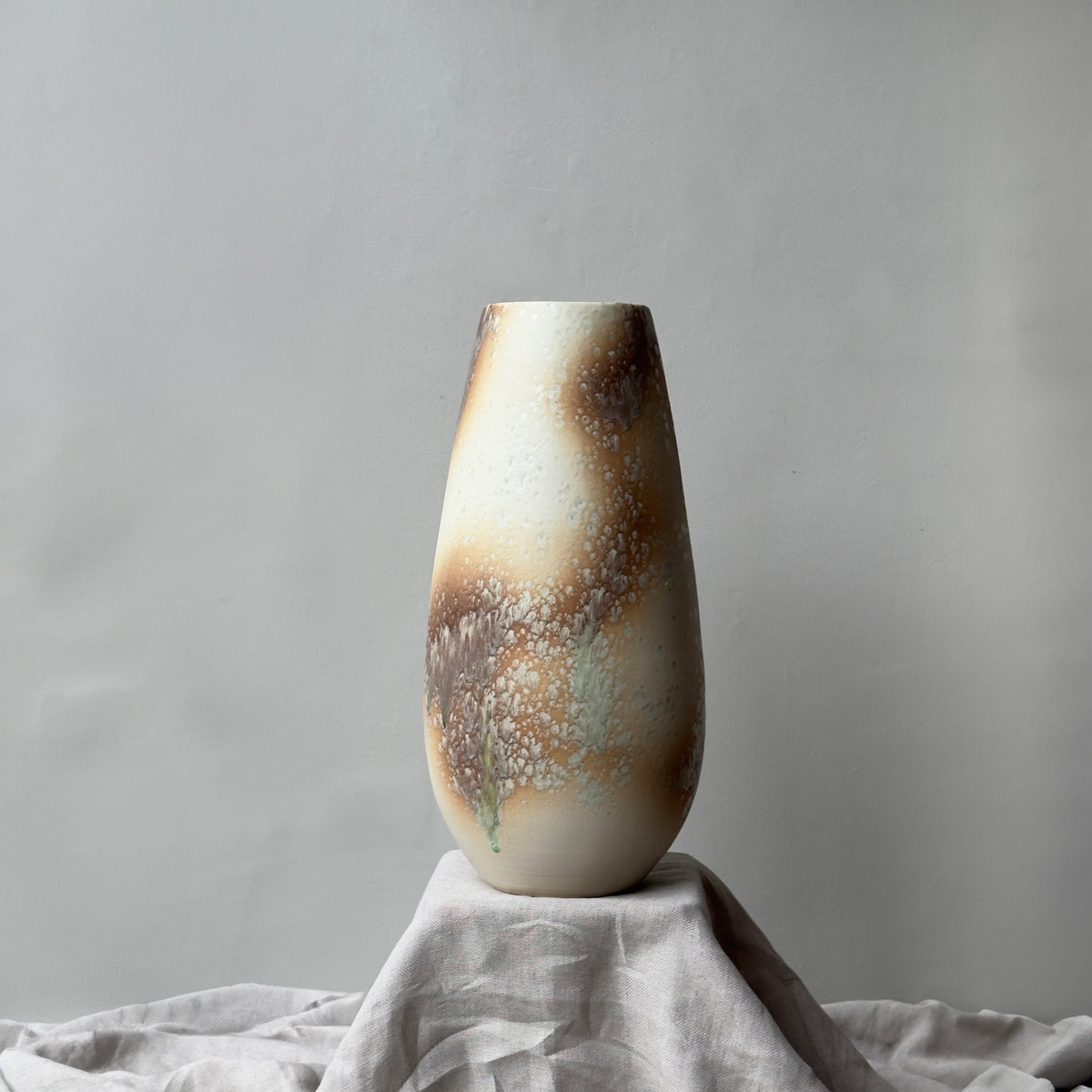 Handmade tall stoneware ceramic vase by K.H. Würtz, with a brown, green and white glaze, crafted in Denmark. 