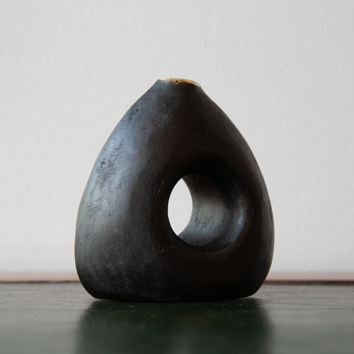 See-Through Vase #3787 by Werkstätte Carl Auböck, a sculptural solid brass object showcasing the workshop’s signature modernist design. This elegantly crafted piece blends functionality with artistic form, embodying Auböck’s timeless aesthetic.