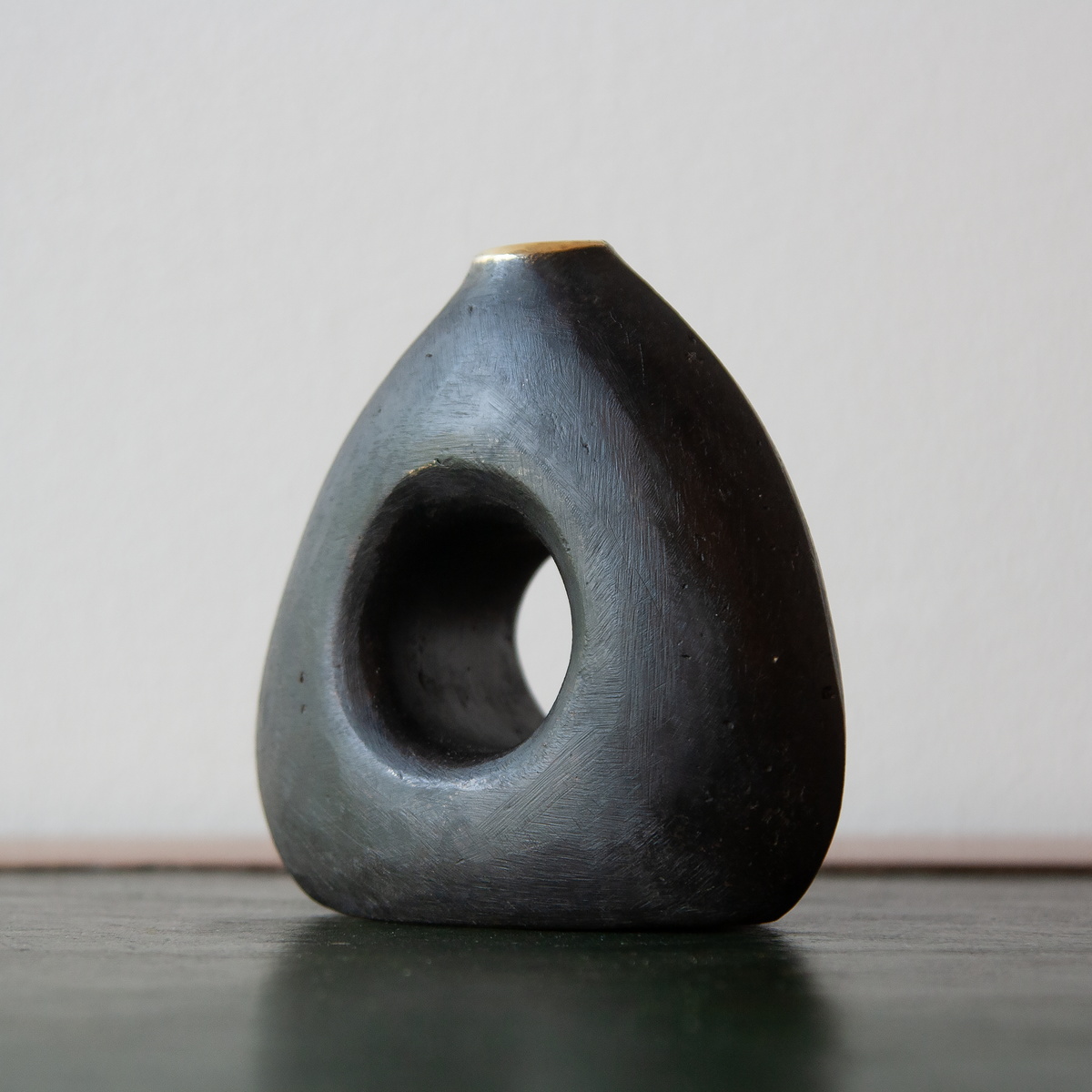 See-Through Vase #3787 by Werkstätte Carl Auböck, a sculptural solid brass object showcasing the workshop’s signature modernist design. This elegantly crafted piece blends functionality with artistic form, embodying Auböck’s timeless aesthetic.