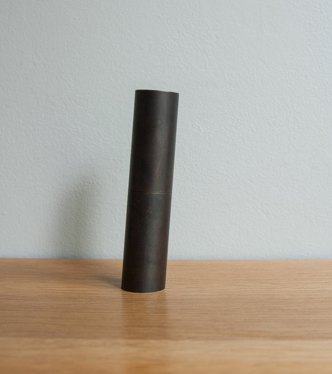 A special limited edition collection of pepper mills by Carl Auböck, available at Sigmar London. Featuring copper-plated brass, cross-filed brass, patinated brass, matt-nickel finishes, and solid copper, the collection includes designs by Michael Anastassiades and reflects exceptional craftsmanship from the Auböck workshop in Vienna.