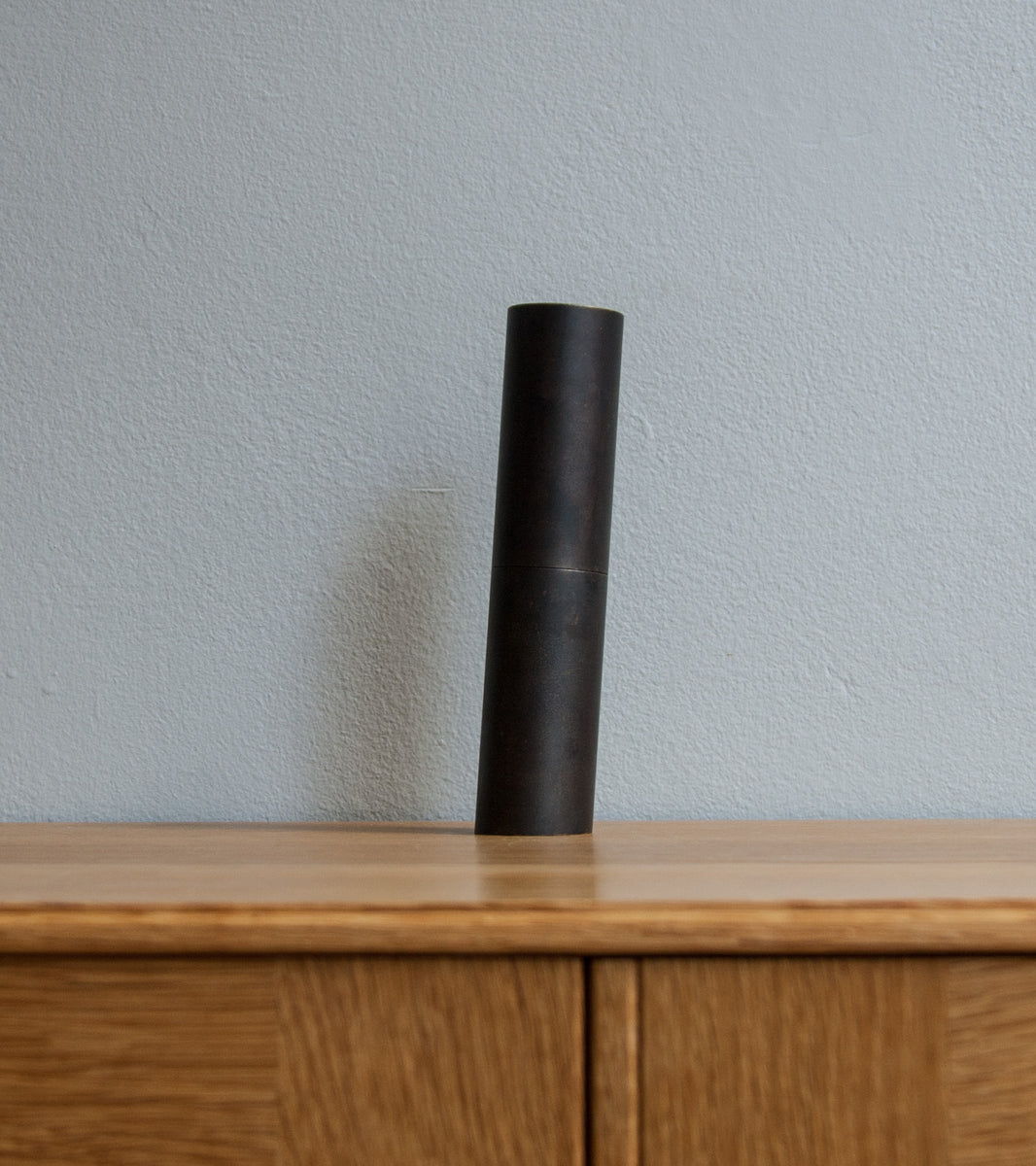 A special limited edition collection of pepper mills by Carl Auböck, available at Sigmar London. Featuring copper-plated brass, cross-filed brass, patinated brass, matt-nickel finishes, and solid copper, the collection includes designs by Michael Anastassiades and reflects exceptional craftsmanship from the Auböck workshop in Vienna.