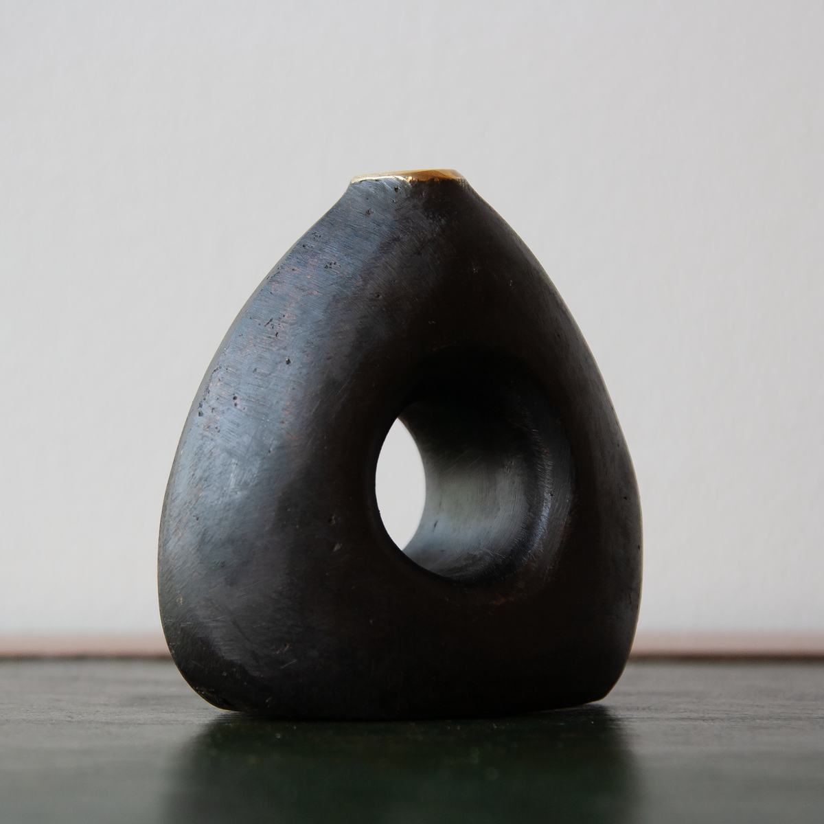 See-Through Vase #3787 by Werkstätte Carl Auböck, a sculptural solid brass object showcasing the workshop’s signature modernist design. This elegantly crafted piece blends functionality with artistic form, embodying Auböck’s timeless aesthetic.