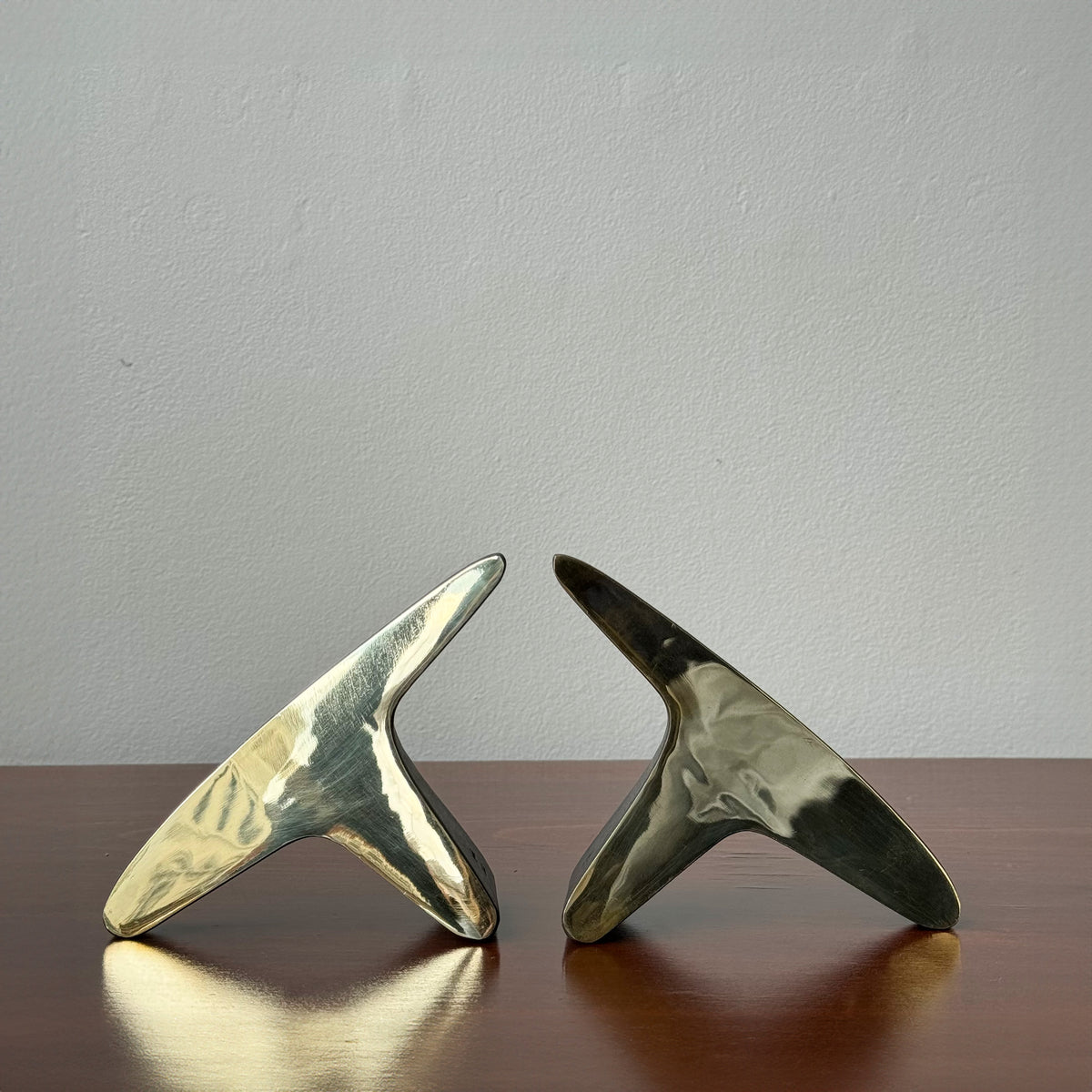 A pair of 'T' shaped bookends by Carl Auböck, crafted in the Werkstätte Auböck workshop, Austria, 1948. These bookends exemplify mid-century modern design and Austrian craftsmanship.