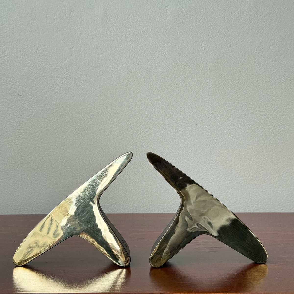 A pair of 'T' shaped bookends by Carl Auböck, crafted in the Werkstätte Auböck workshop, Austria, 1948. These bookends exemplify mid-century modern design and Austrian craftsmanship.