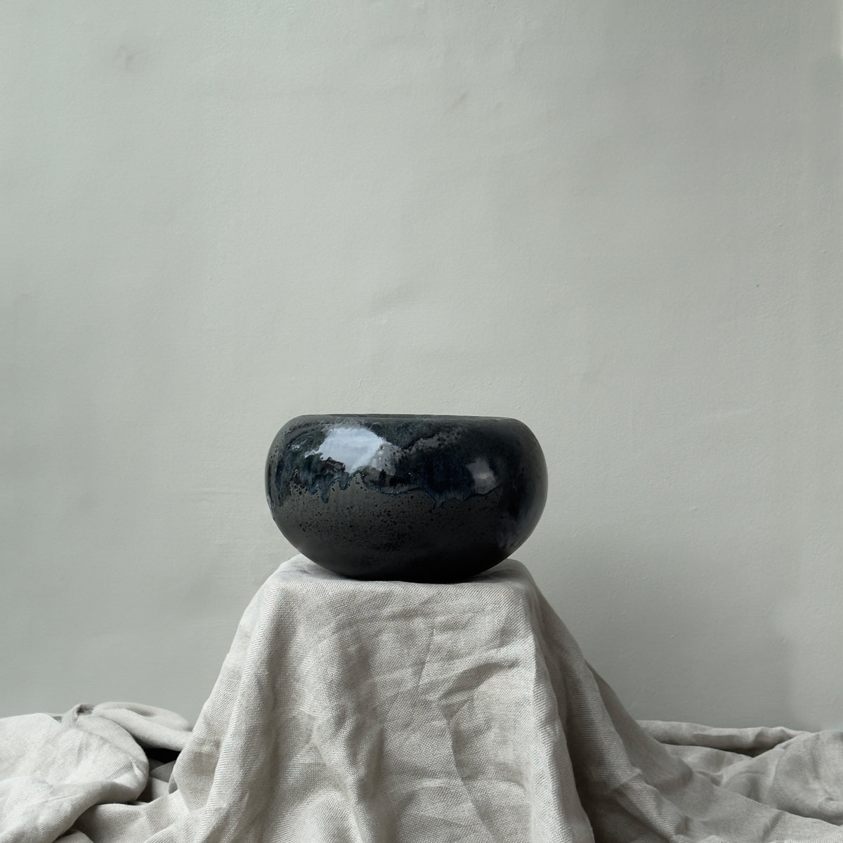 Rotunde vase by Kasper Würtz, a handcrafted ceramic piece showcasing Würtz’s signature Nordic craftsmanship and organic form. Available at Sigmar London.