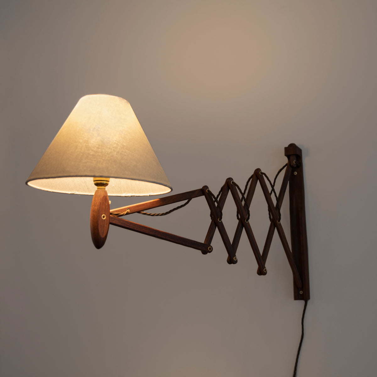 Small Rosewood 'Sax' Wall Lamp / Erik Hansen for Le Klint, 1952