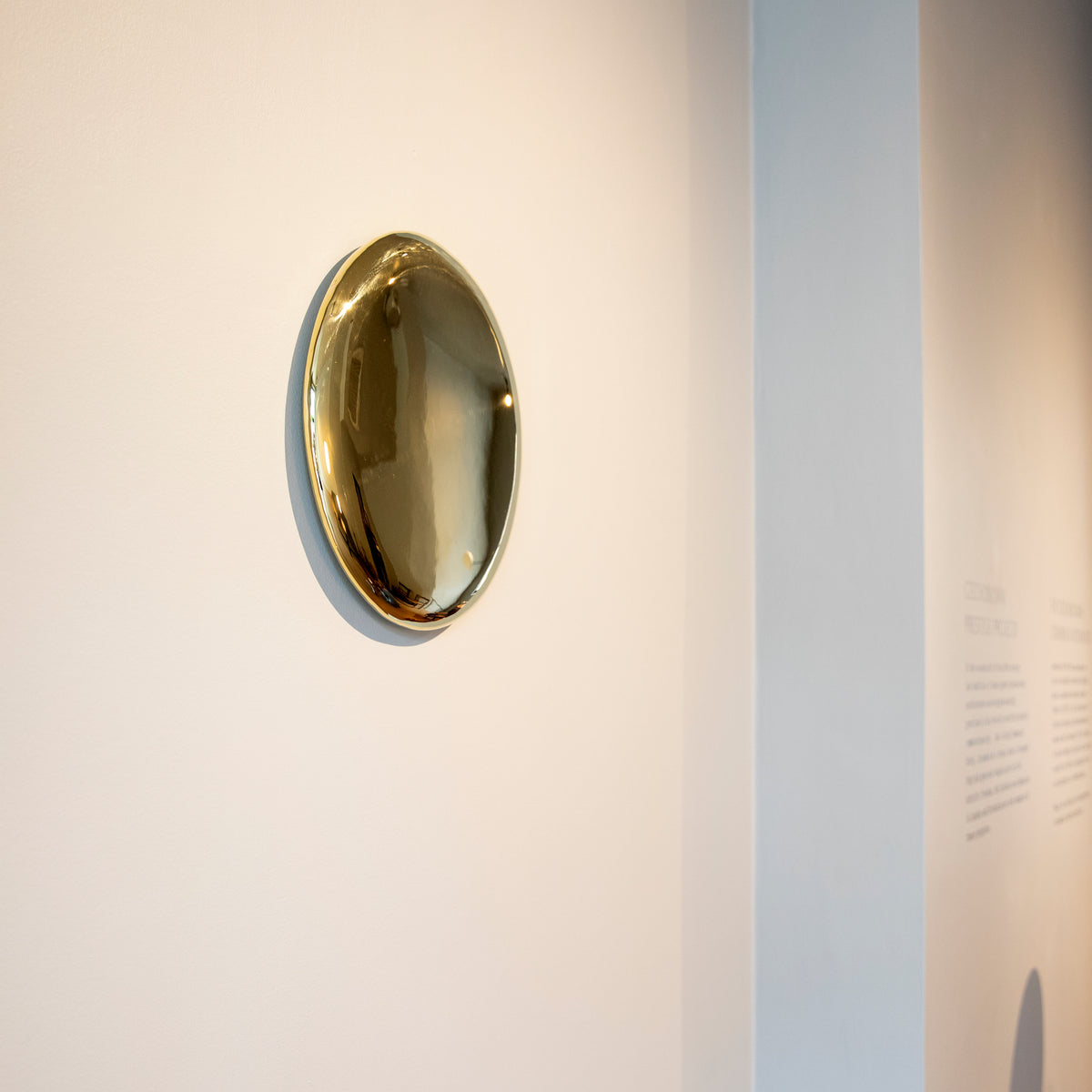 Beauty Mirror / Michael Anastassiades