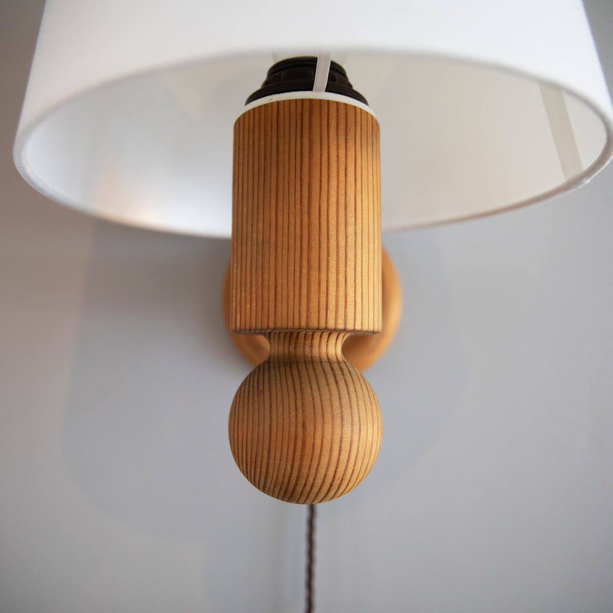 Brutalist Pine Wall Light / Uno & Östen Kristiansson, C. 1966