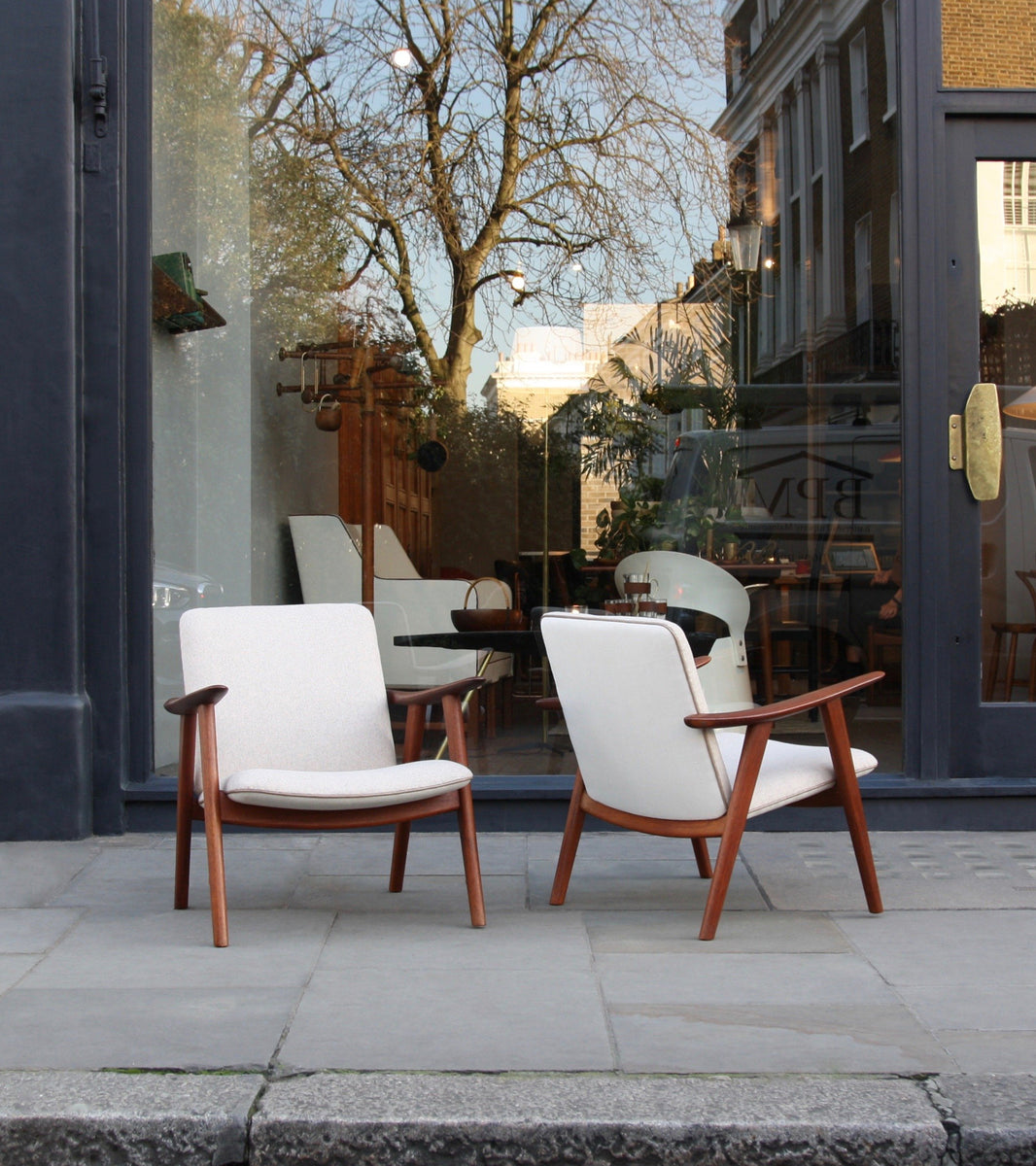 Pair of Armchairs / JH-517 / H. Wegner & J. Hansen