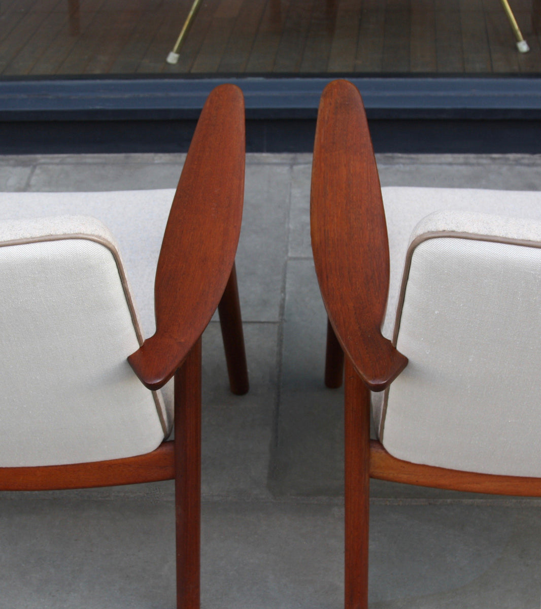 Pair of Armchairs / JH-517 / H. Wegner & J. Hansen