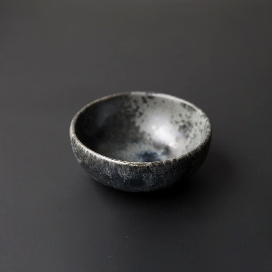 Small bowl by Kasper Würtz, featuring a ‘Shape 7’ glaze in finish E. This handcrafted ceramic piece reflects Würtz’s signature Nordic craftsmanship and refined glazing techniques.