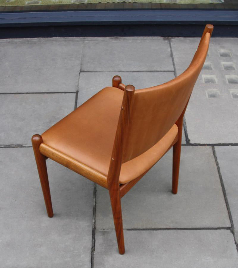 Cognac Leather Chair / Hans Wegner