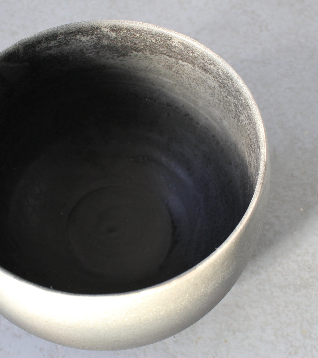 Short Bonshō Bell Shaped Planter <br> Grey Dégradé Glaze