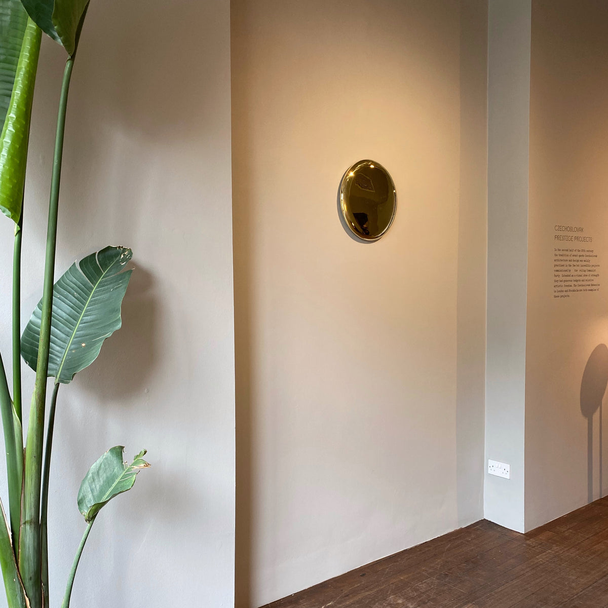 Beauty Mirror / Michael Anastassiades