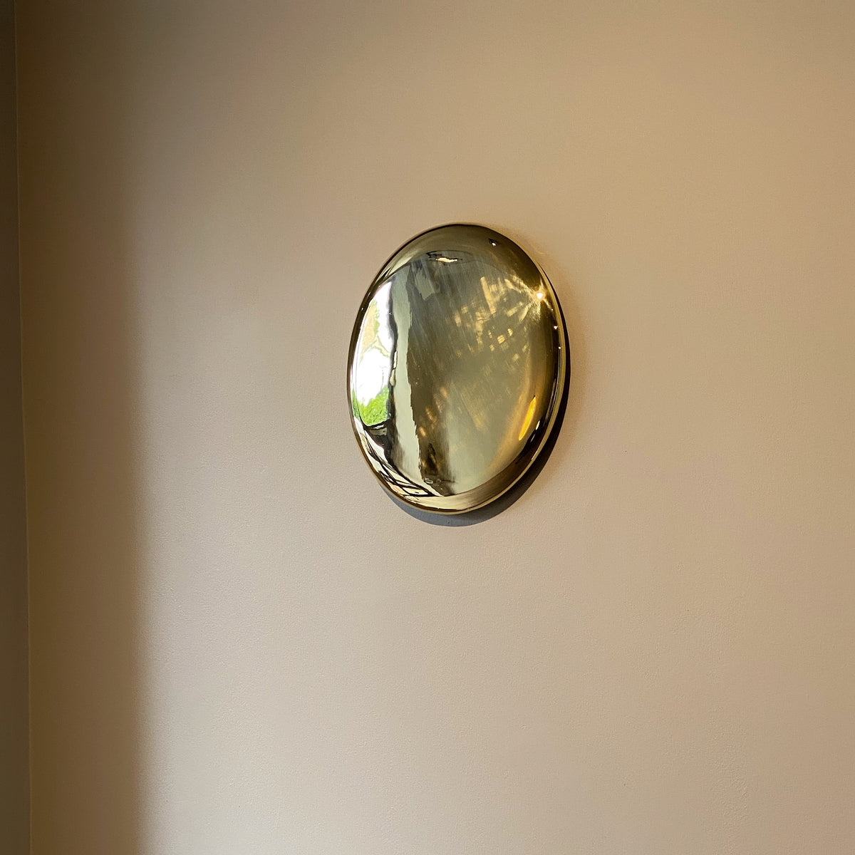 Beauty Mirror / Michael Anastassiades