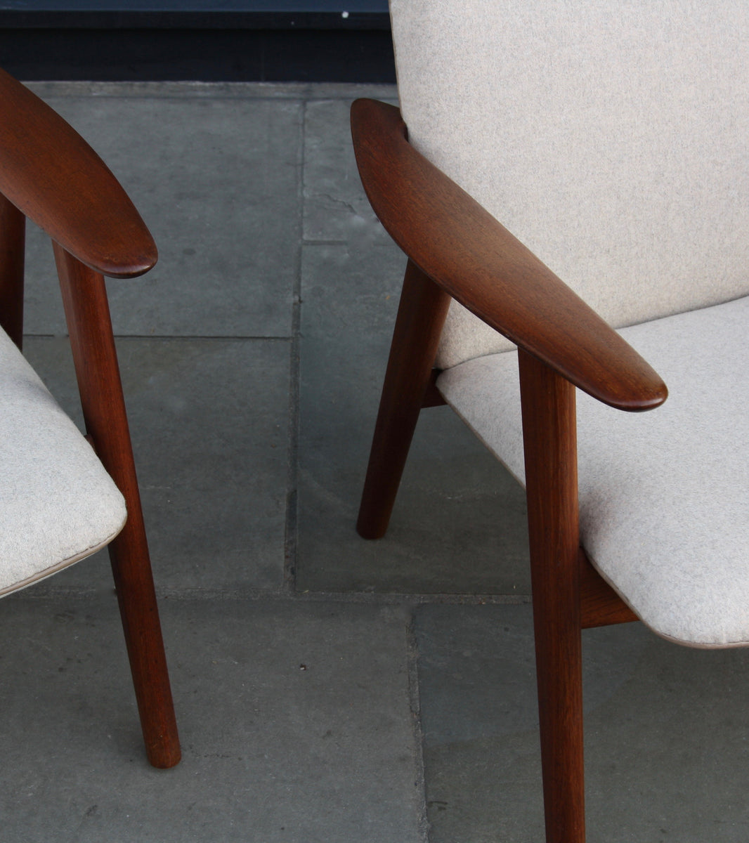 Pair of Armchairs / JH-517 / H. Wegner & J. Hansen