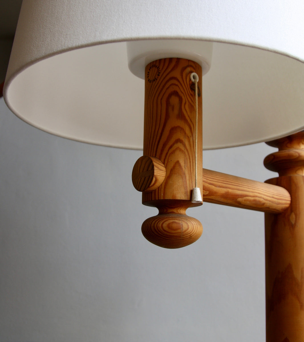 Brutalist Pine Floor Light / Uno & Östen Kristiansson