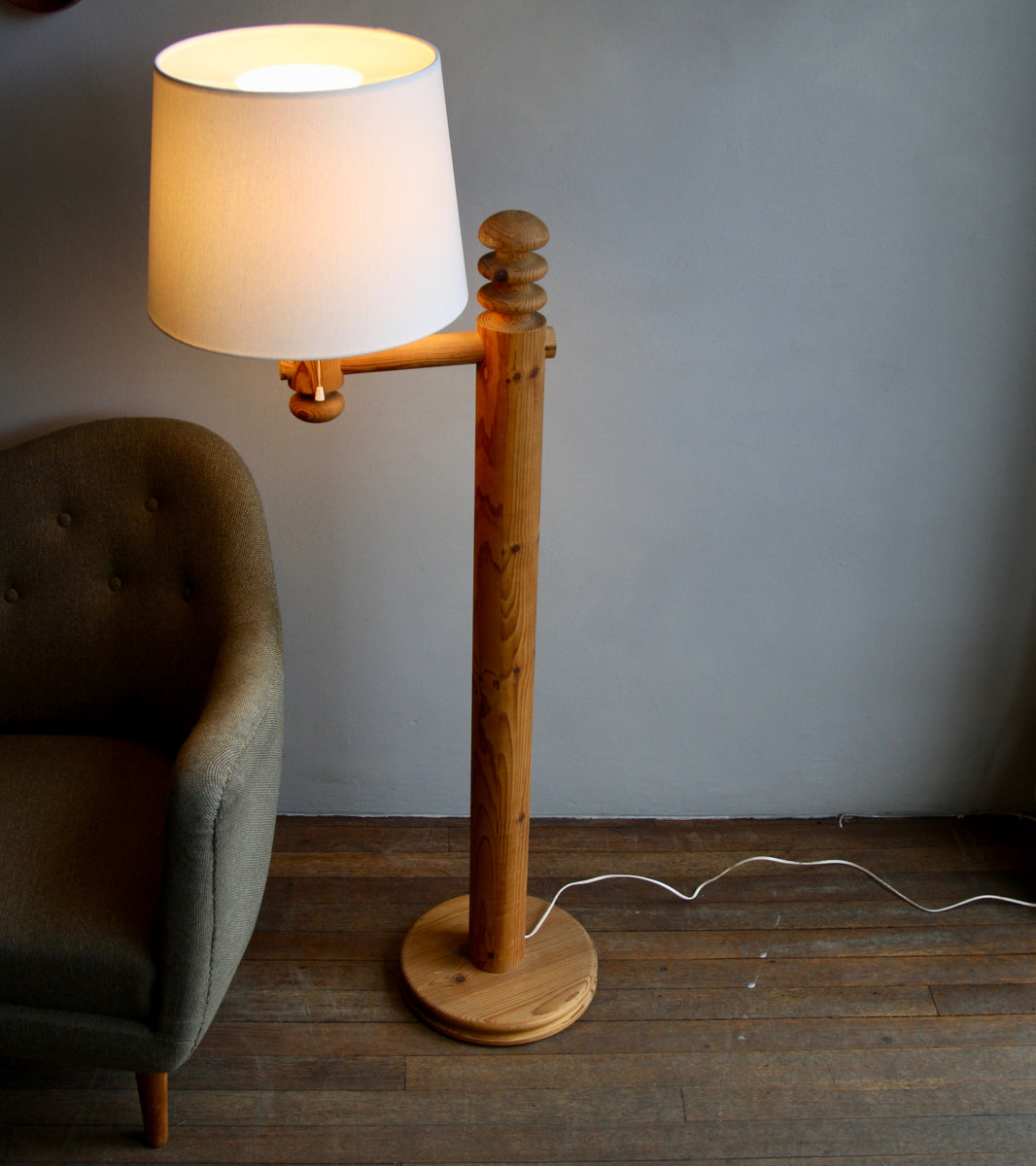 Brutalist Pine Floor Light / Uno & Östen Kristiansson
