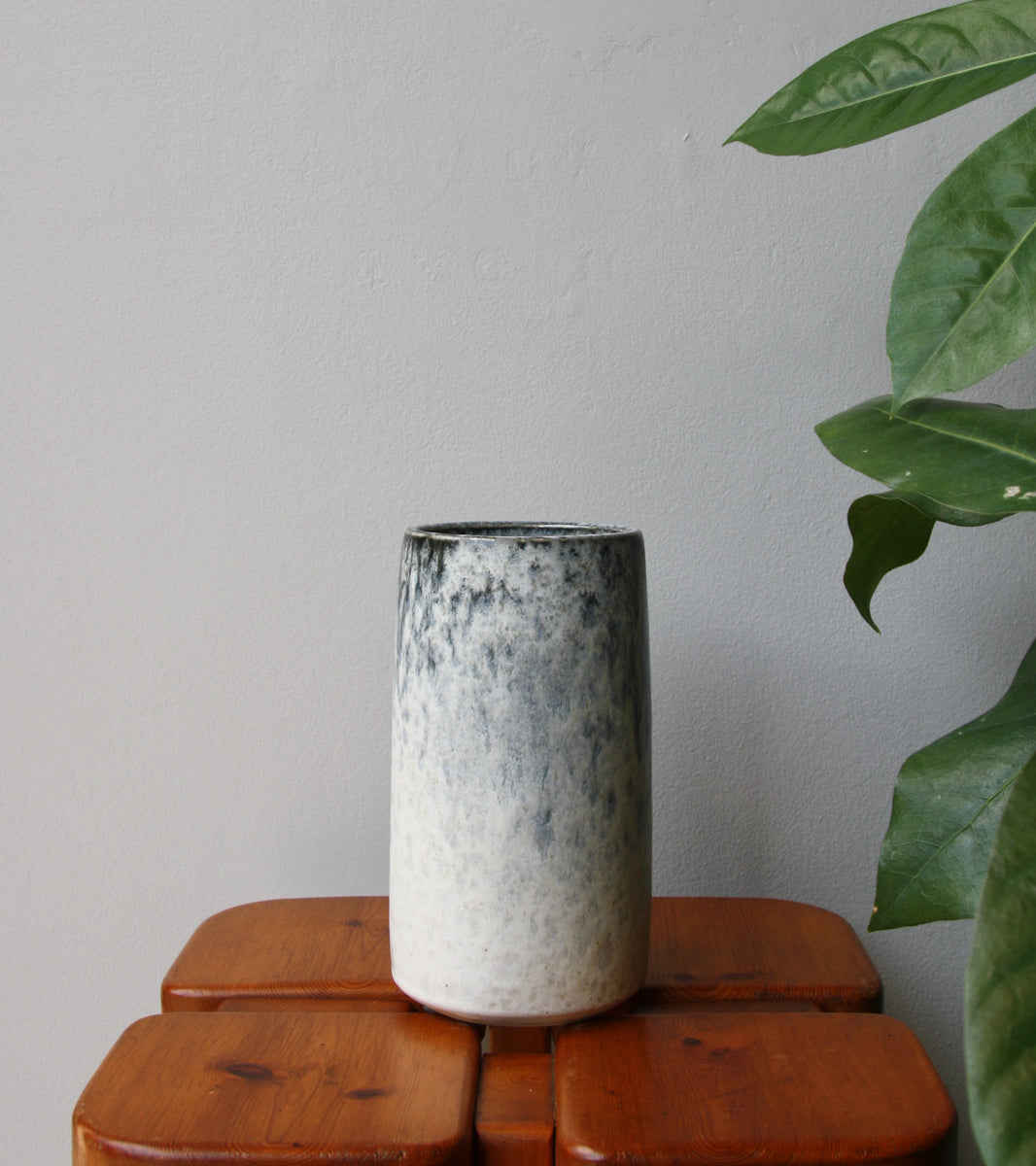 Brush Pot Vase / White & Blue Glaze