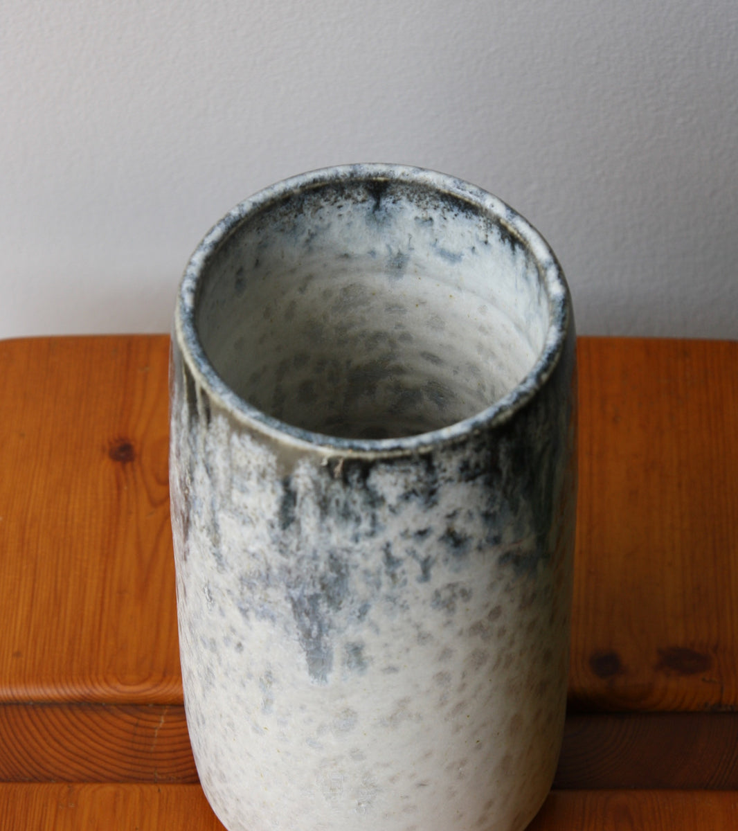 Brush Pot Vase / White & Blue Glaze