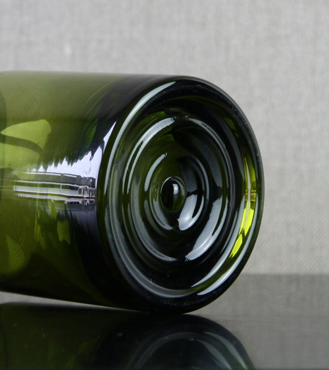 Olive Green Model 1477 "Ruusu" (Rose) Vase / Tamara Aladin, 1966