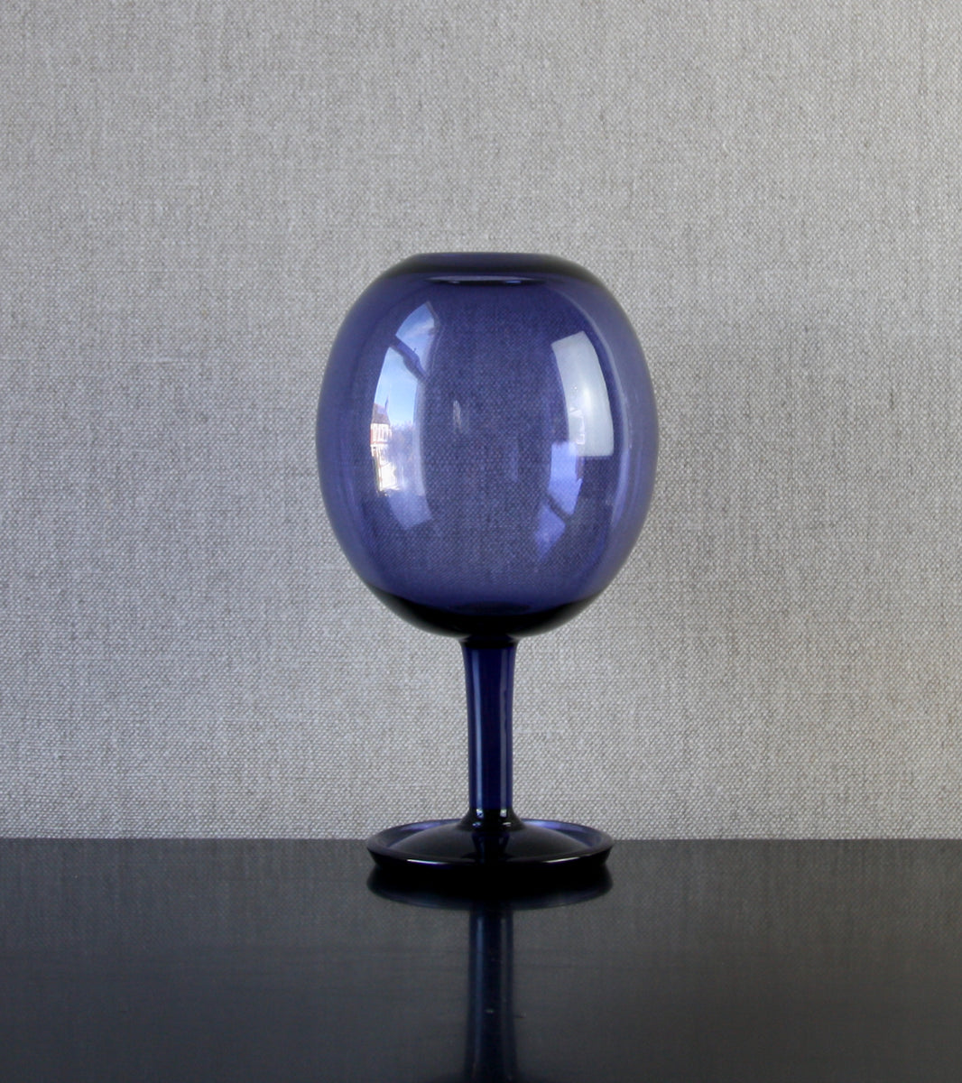 Riihimaki Purple "Ilmapallo" (Balloon) Vase  Nanny Still, 1961
