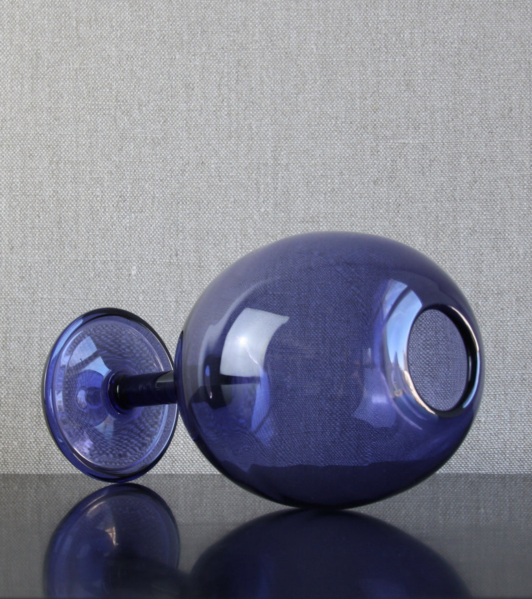 Purple "Ilmapallo" (Balloon) Vase / Nanny Still, 1961