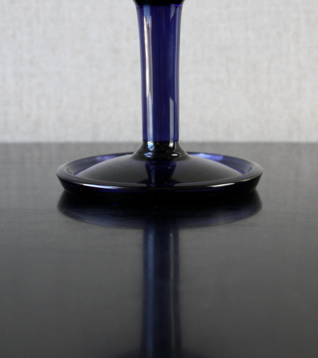Purple "Ilmapallo" (Balloon) Vase / Nanny Still, 1961