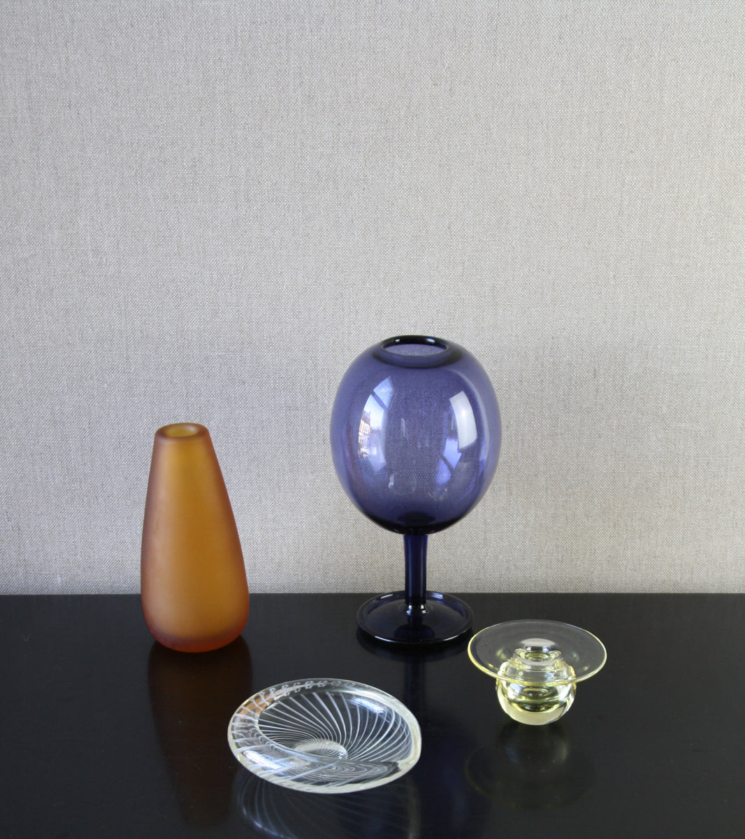 Purple "Ilmapallo" (Balloon) Vase / Nanny Still, 1961