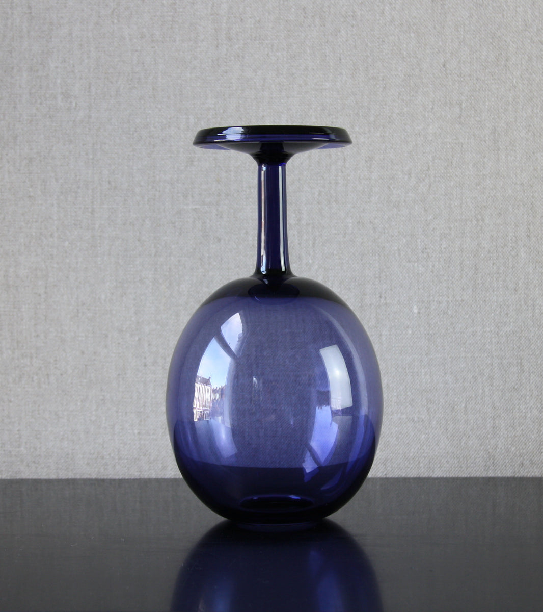 Purple "Ilmapallo" (Balloon) Vase / Nanny Still, 1961