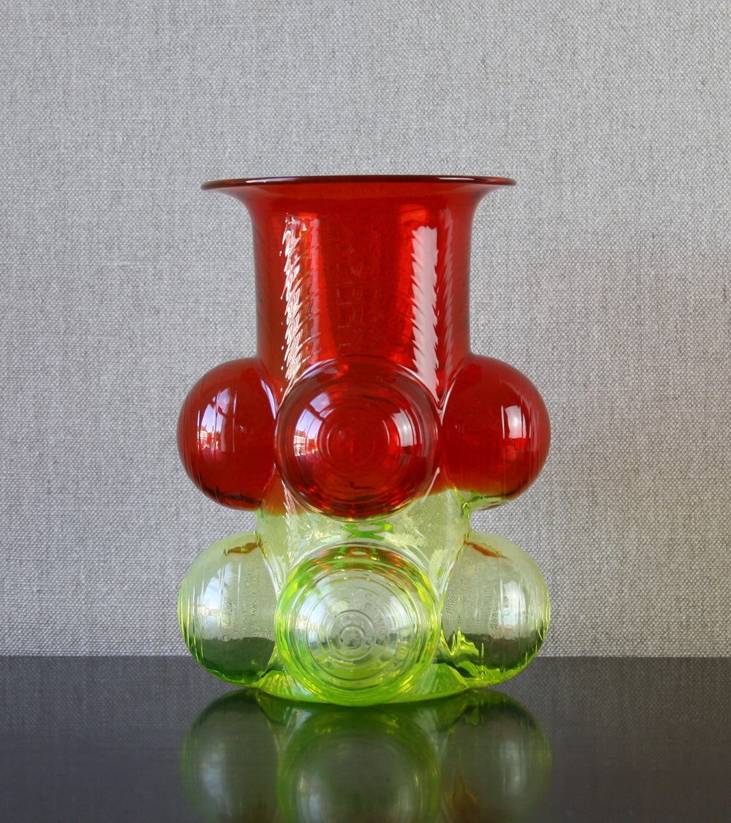 Ruby Red & Uranium Model 1301 "Pajazzo" Vase / Nanny Still, 1970