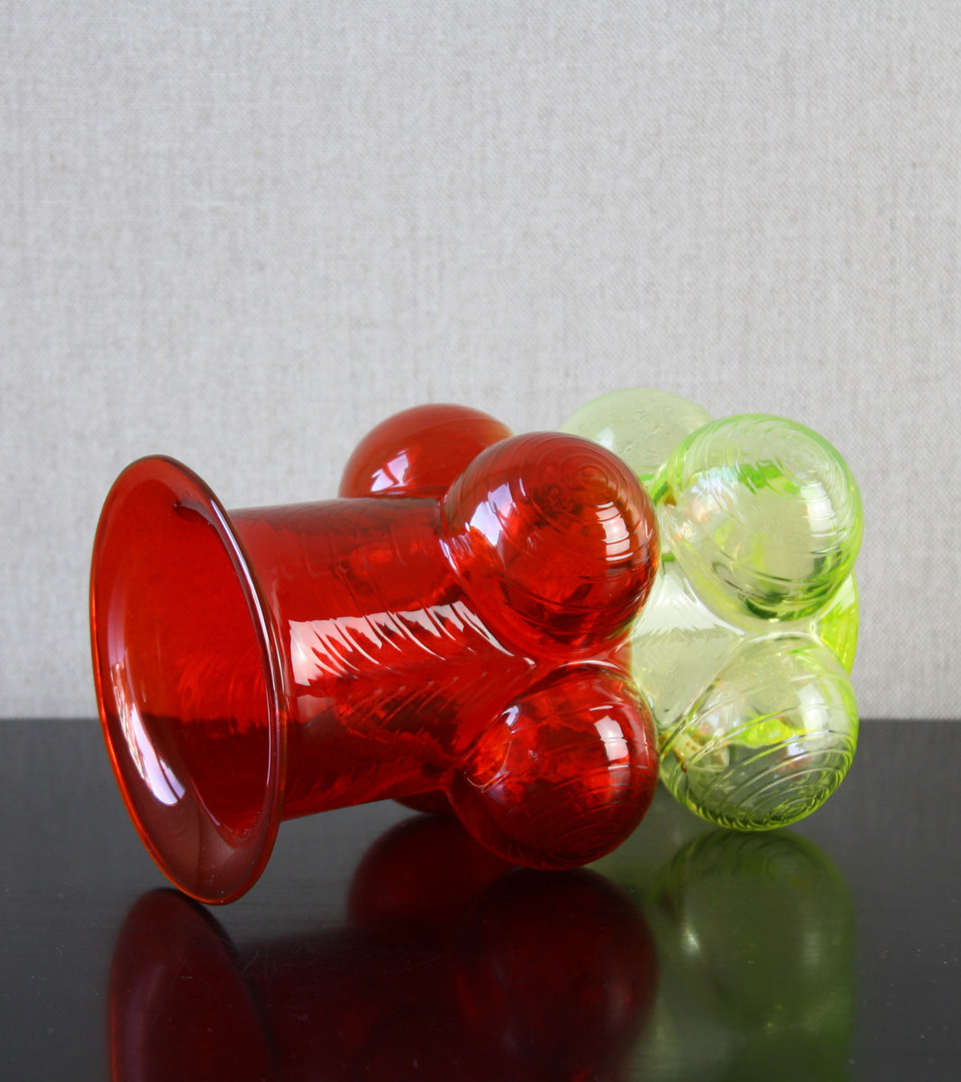 Ruby Red & Uranium Model 1301 "Pajazzo" Vase / Nanny Still, 1970