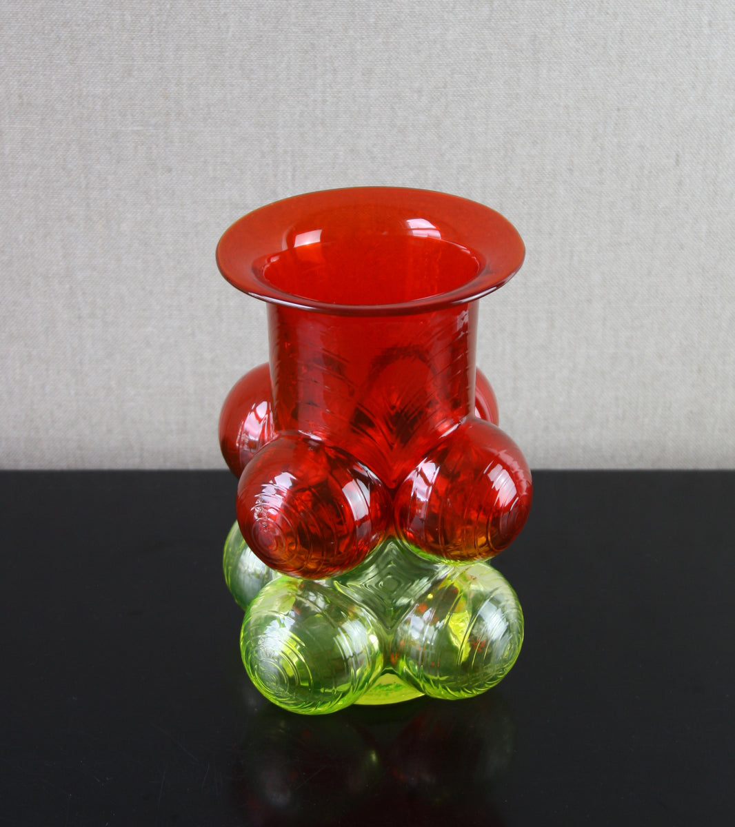Ruby Red & Uranium Model 1301 "Pajazzo" Vase / Nanny Still, 1970