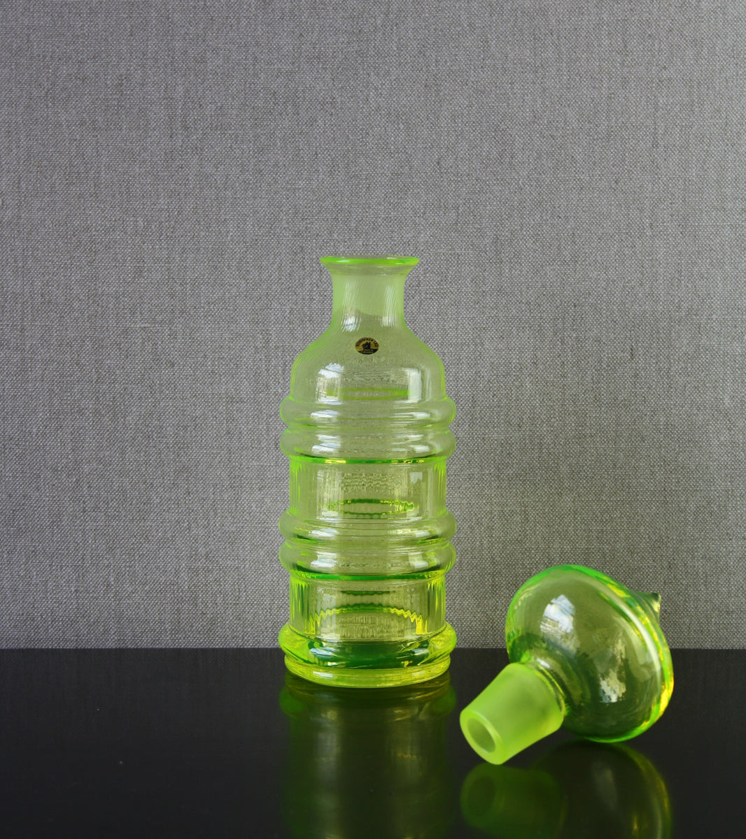 Uranium "Sulttaani" (Sultan) Decanter & 6 Glasses [Model 1774 & 1627] / Nanny Still, 1967