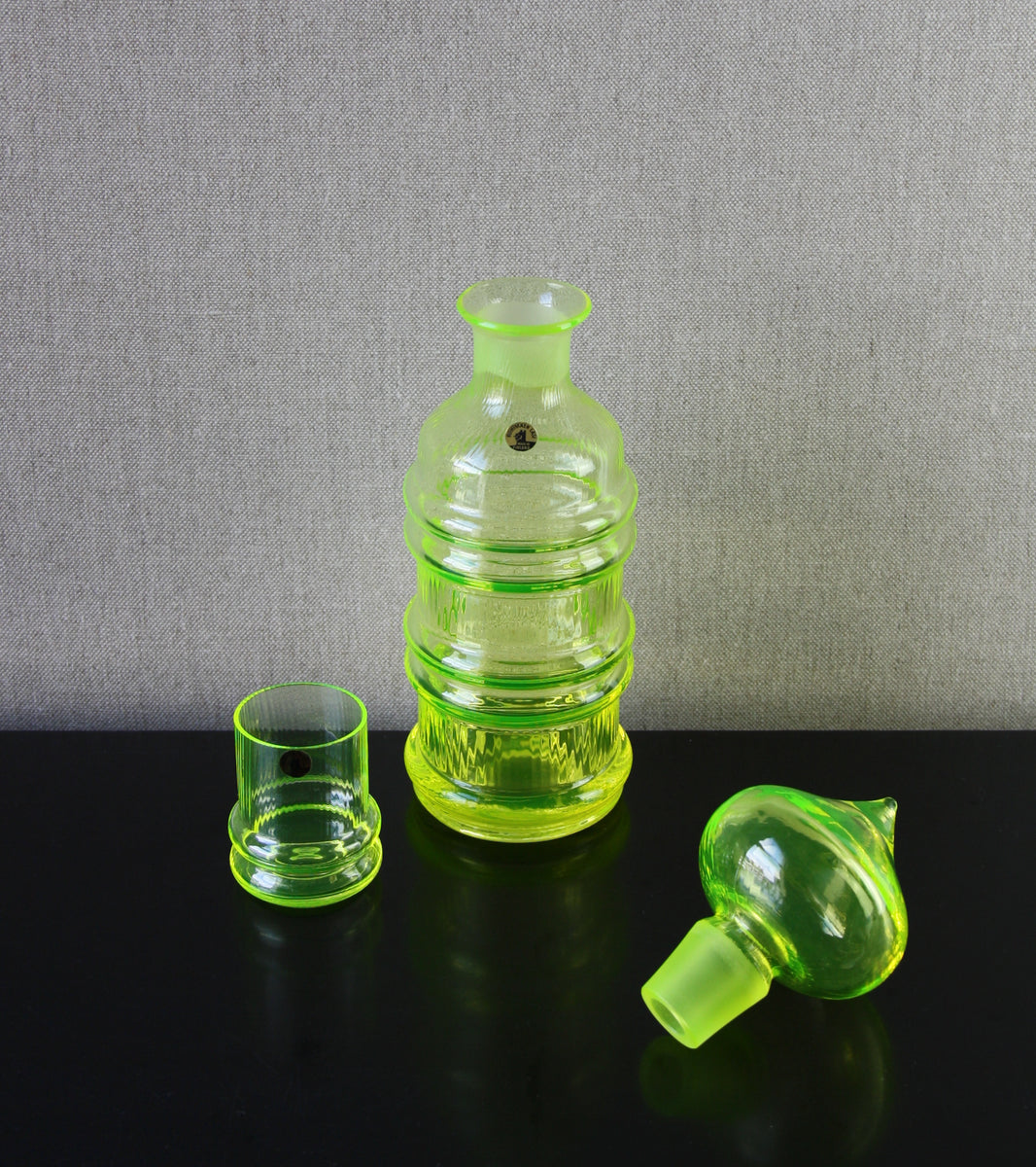 Uranium "Sulttaani" (Sultan) Decanter & 6 Glasses [Model 1774 & 1627] / Nanny Still, 1967