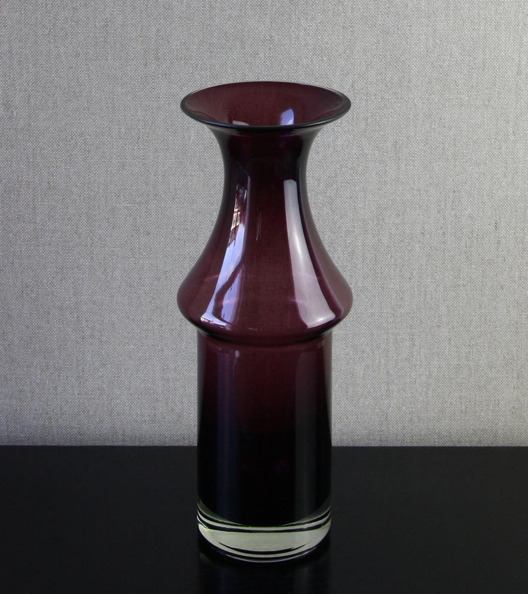 Aubergine Model 1463 Vase / Tamara Aladin, 1965