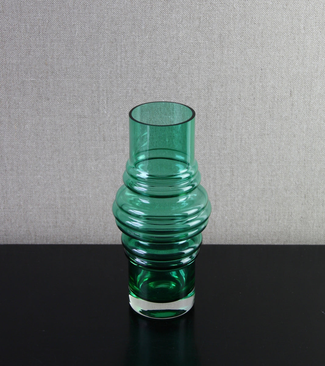 Malachite Green Model 1516 "Tulppaani" (Tulip) Vase / Tamara Aladin, 1971