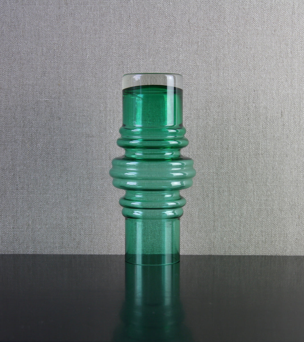 Malachite Green Model 1516 "Tulppaani" (Tulip) Vase / Tamara Aladin, 1971