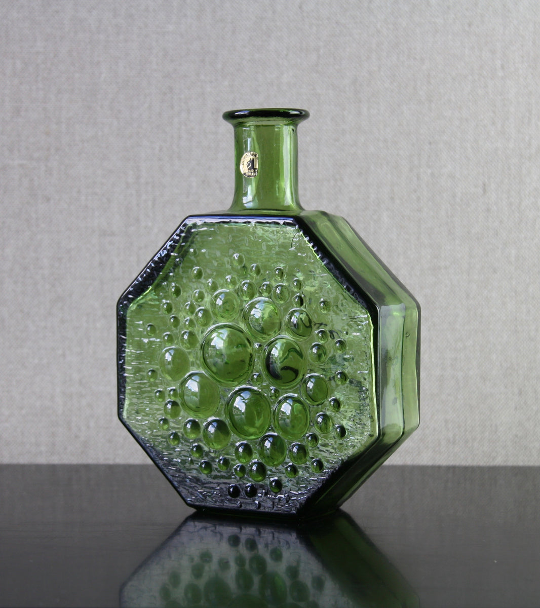 Poplar Green Model 1720 "Stella Polaris" Vase by Nanny Still, 1967
