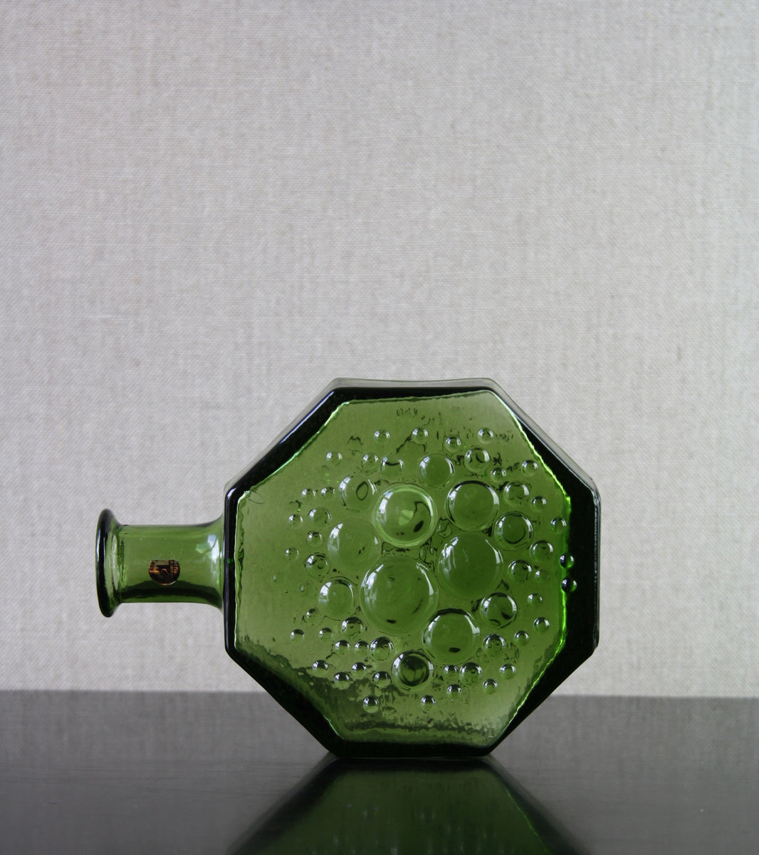 Poplar Green Model 1720 "Stella Polaris" Vase / Nanny Still, 1967