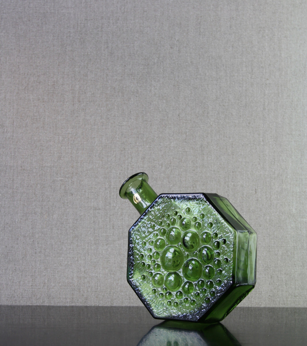 Poplar Green Model 1720 "Stella Polaris" Vase / Nanny Still, 1967